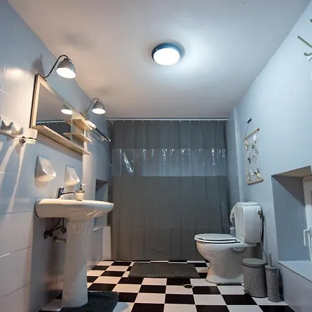 Bunnyfoot: Of 135 Sqm In Leros.