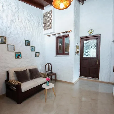 Bunnyfoot: Of 135 Sqm In Leros. Prázdninový dům Panteli